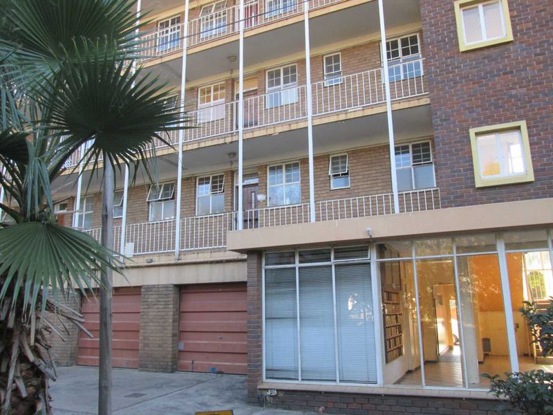 BEAUTIFUL [2] TWO BEDROOMS 89 SQM APARTMEMT FOR SALE  WITH A GOOD VIEW IN SUNNYSIDE PRETORIA - Photo 1