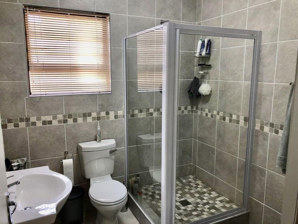 Garden flat 1 - bathroom