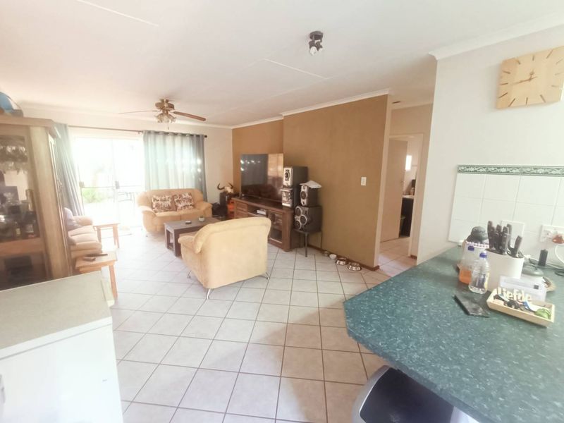 BEAUTIFUL TOWNHOUSE FOR SALE IN SECURE COMPLEX!!!! - Photo 7