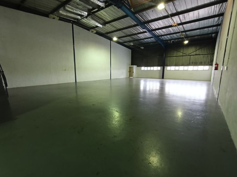363m2 CLEAN & NEAT WAREHOUSE TO LET – HEART OF WESTMEAD - Photo 9