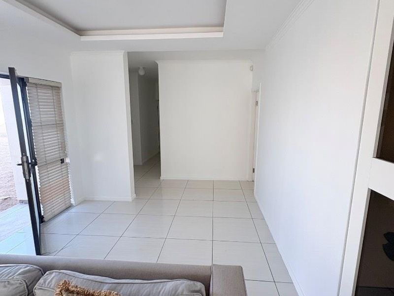 2 Bedrooms House To Rent in Dolphin Beach - Photo 5