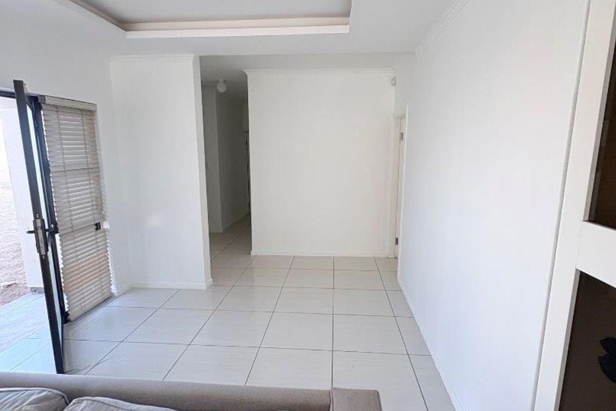 2 Bedrooms House To Rent in Dolphin Beach - Photo 5