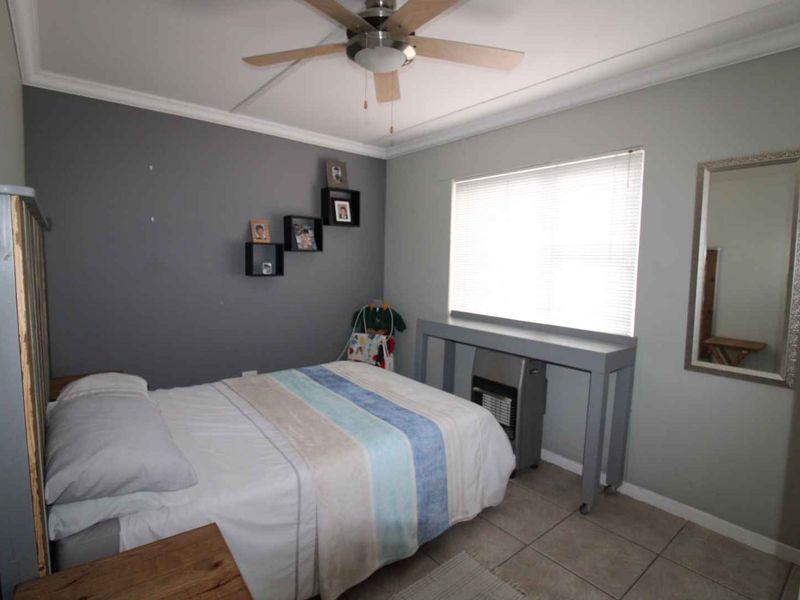 Modern Secure Living Townhouse with an Bachelor Flat - Photo 9