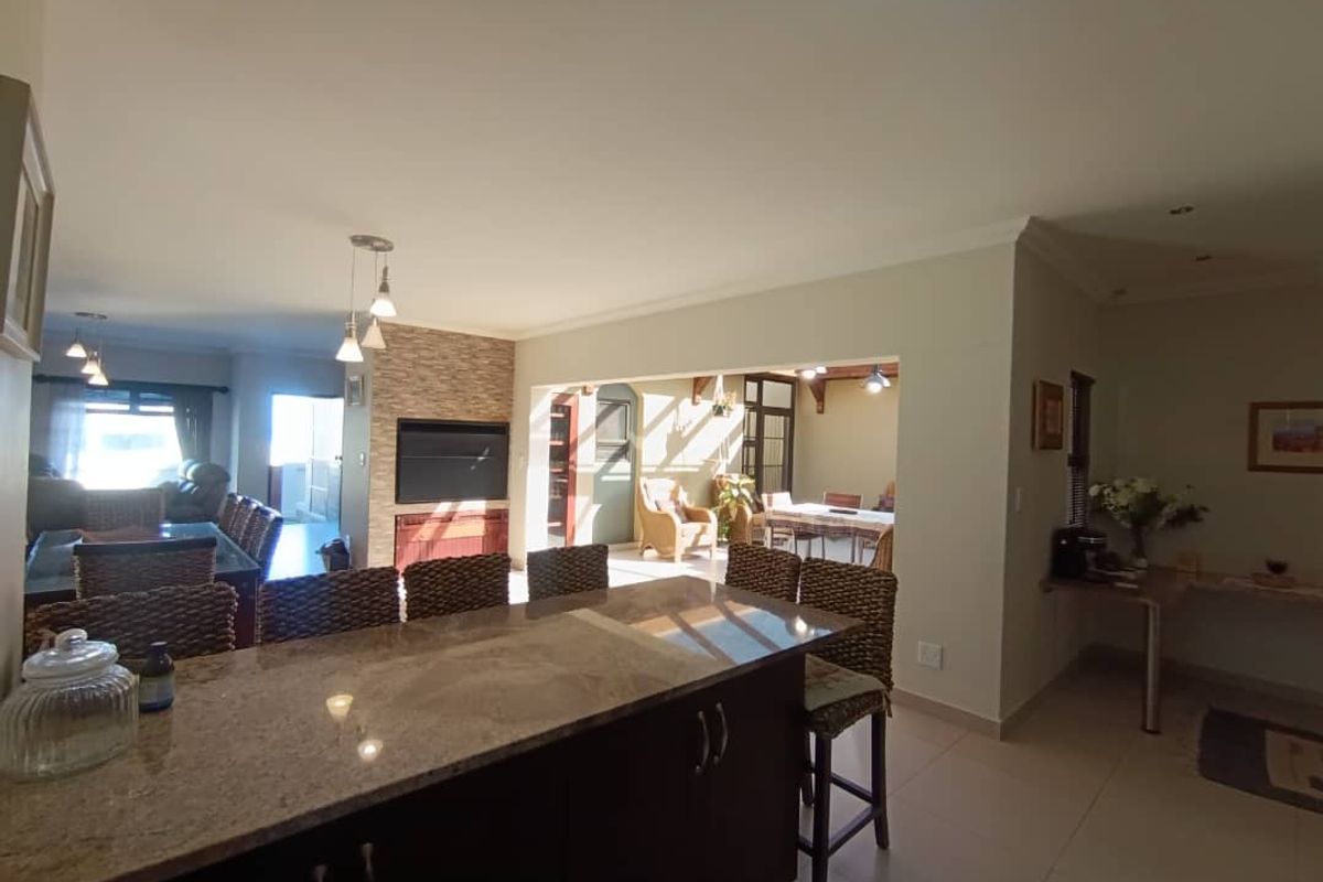 Townhouse with Sea View - Photo 4