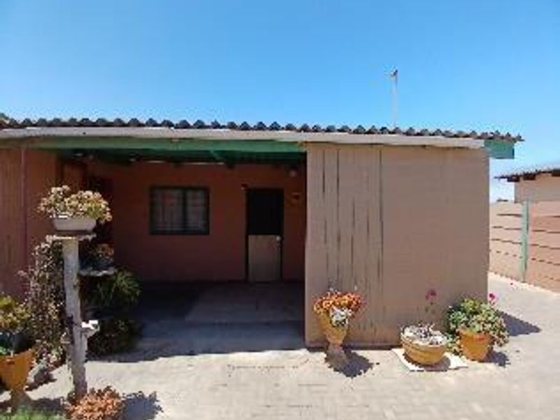 HOUSE FOR SALE (BUSINESS RIGHTS)  - HENTIESBAY - Photo 2