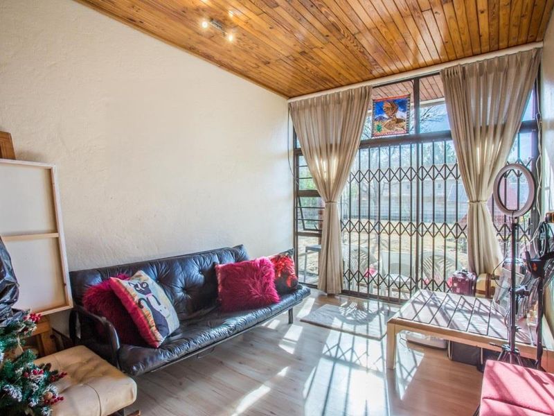 Dream Home with Pool & Mountain Views in Westbank! - Photo 8