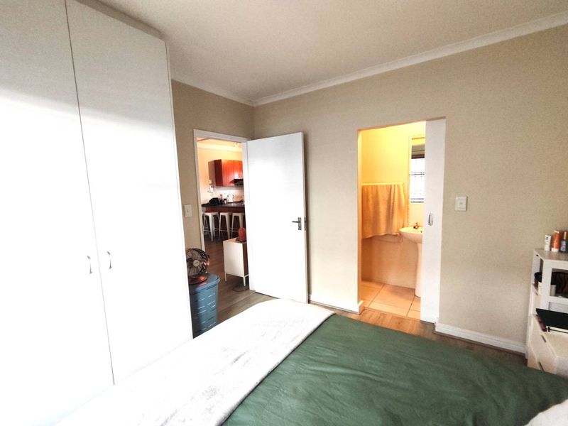 Neat 2 bedroom home in popular security complex - Photo 9
