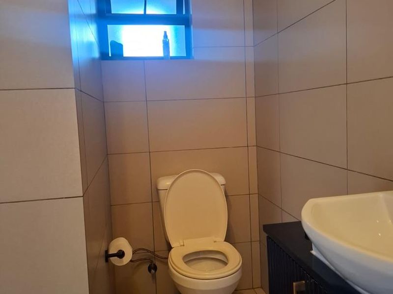 Invest Smart, live secure and stay central. - Photo 9