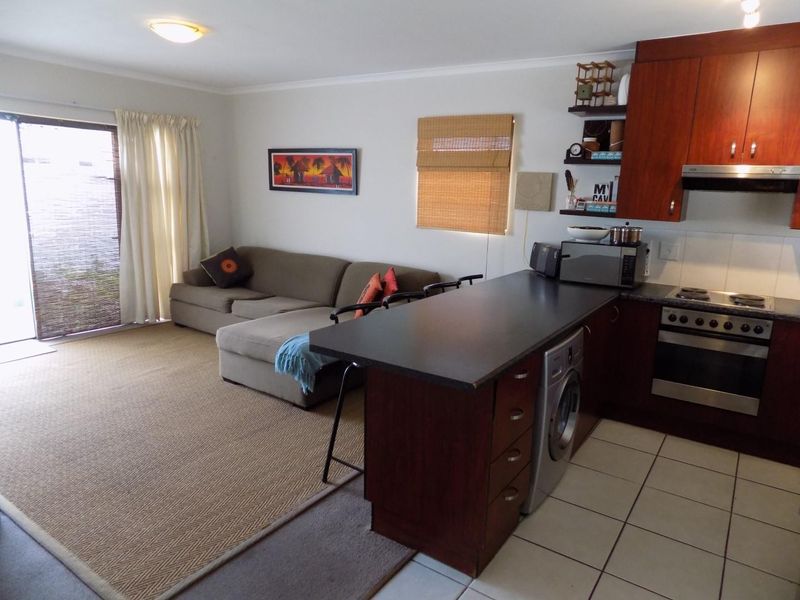 Lovely free-standing 3 bed home in Fishermans Village - Photo 5