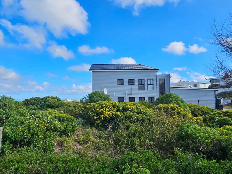 Prime Coastal Stand – Walking Distance to the Beach - Photo 4