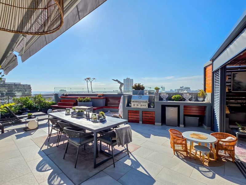 Stylish Modern Apartment in a Prime Location - Photo 2