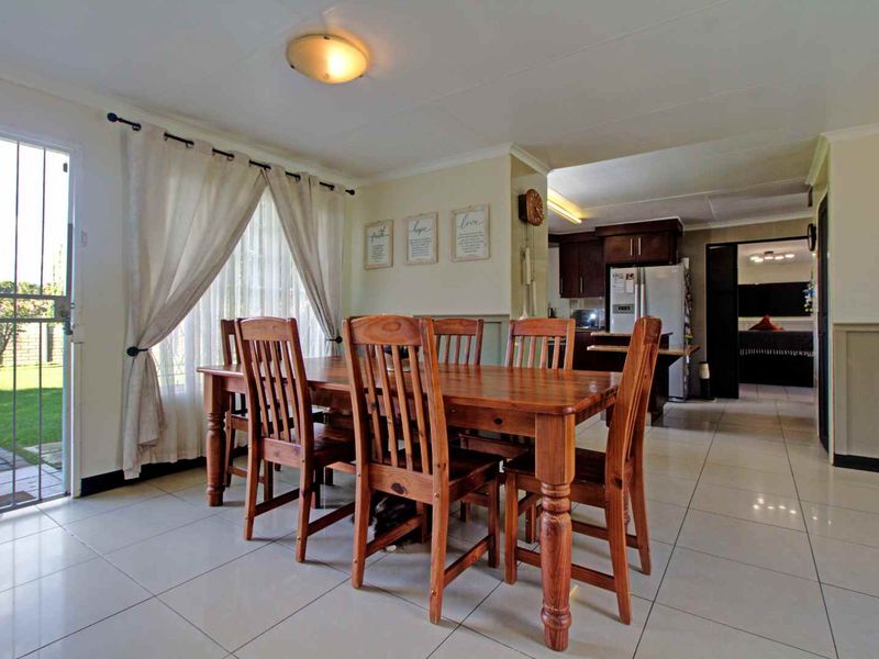 Perfect Family Home: Space, Style, & Solar Savings! - Photo 2