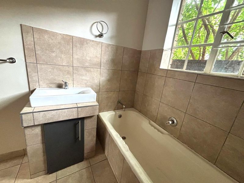 3 Bedroom 2 Bathroom Simplex For Sale in Bramley Park - Photo 10