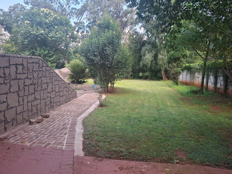 Elegant Masterpiece Offering Exceptional Entertaining Spaces - Photo 2