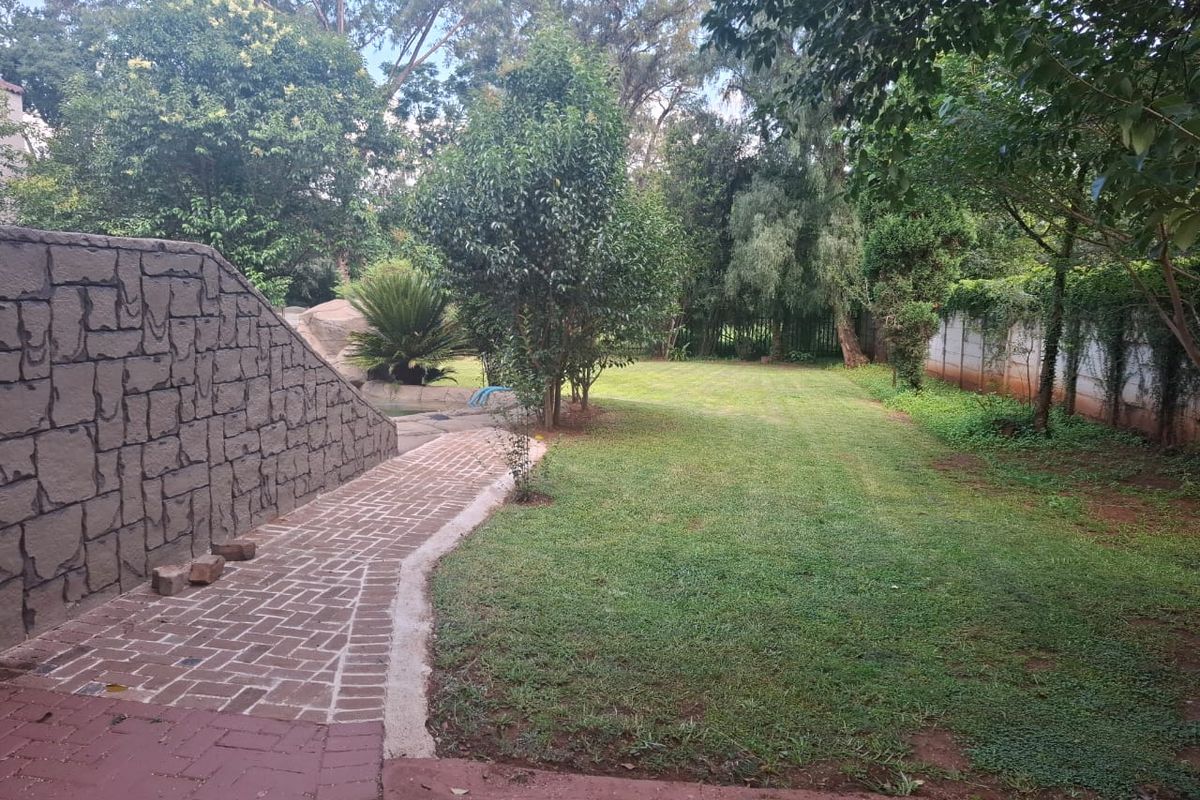 Elegant Masterpiece Offering Exceptional Entertaining Spaces - Photo 2