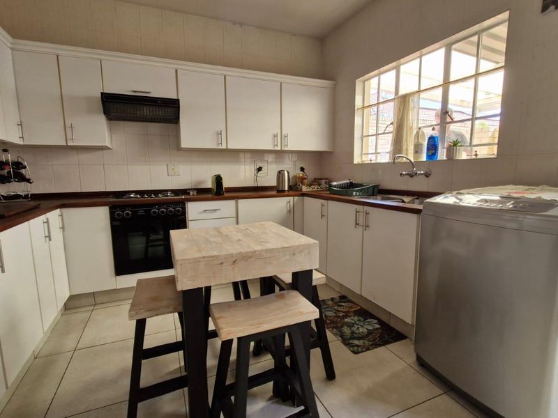 Modern Redruth 2-Bed: Spacious, Secure, & Transfer Duty Free - Photo 7