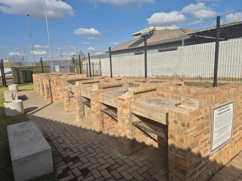 Apartment - Proteas @Clayville R 620 000 - Photo 3