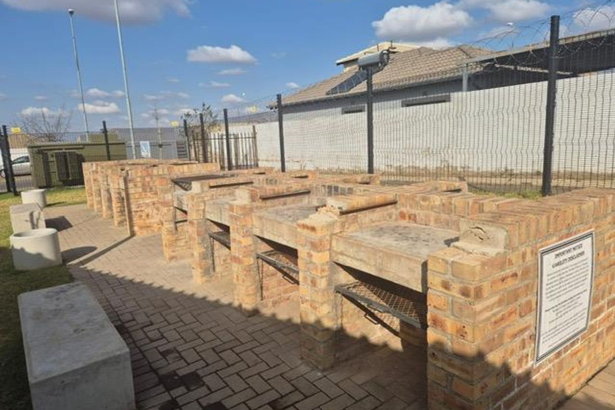 Apartment - Proteas @Clayville R 620 000 - Photo 3