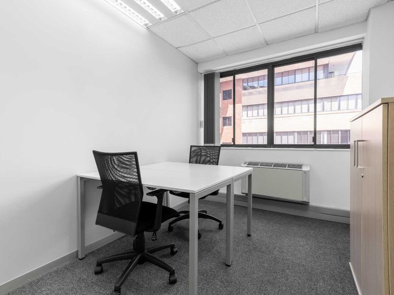 Serviced office space for 10 persons in Regus Pharos House - Photo 6