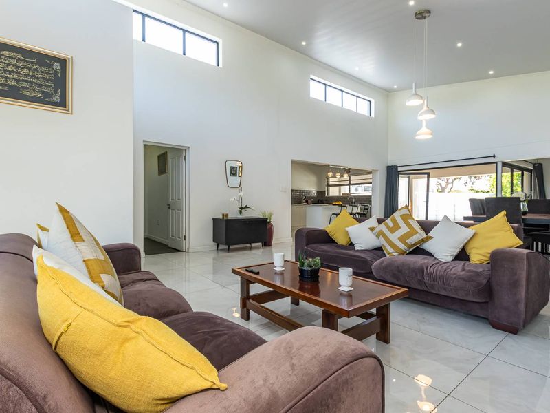 Modern Family Home with Double Volume Living and Separate 2-Bedroom Flatlet - Photo 8