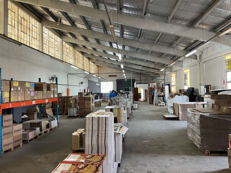 Warehouse– 617m2/ Amperage ± 100 amps - Photo 4