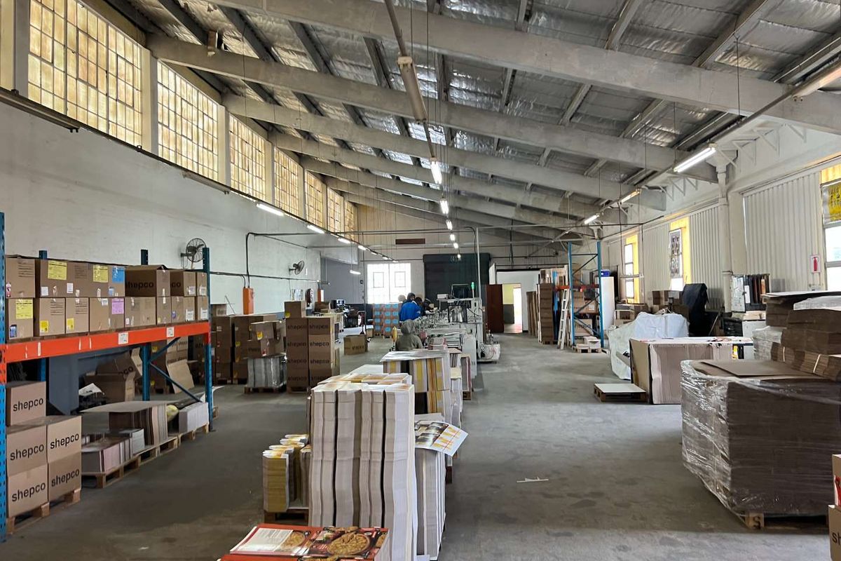 Warehouse– 617m2/ Amperage ± 100 amps - Photo 4