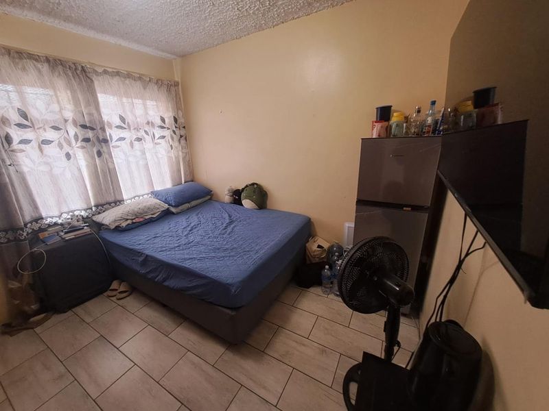 2 Bedroom Flat for sale - Photo 5