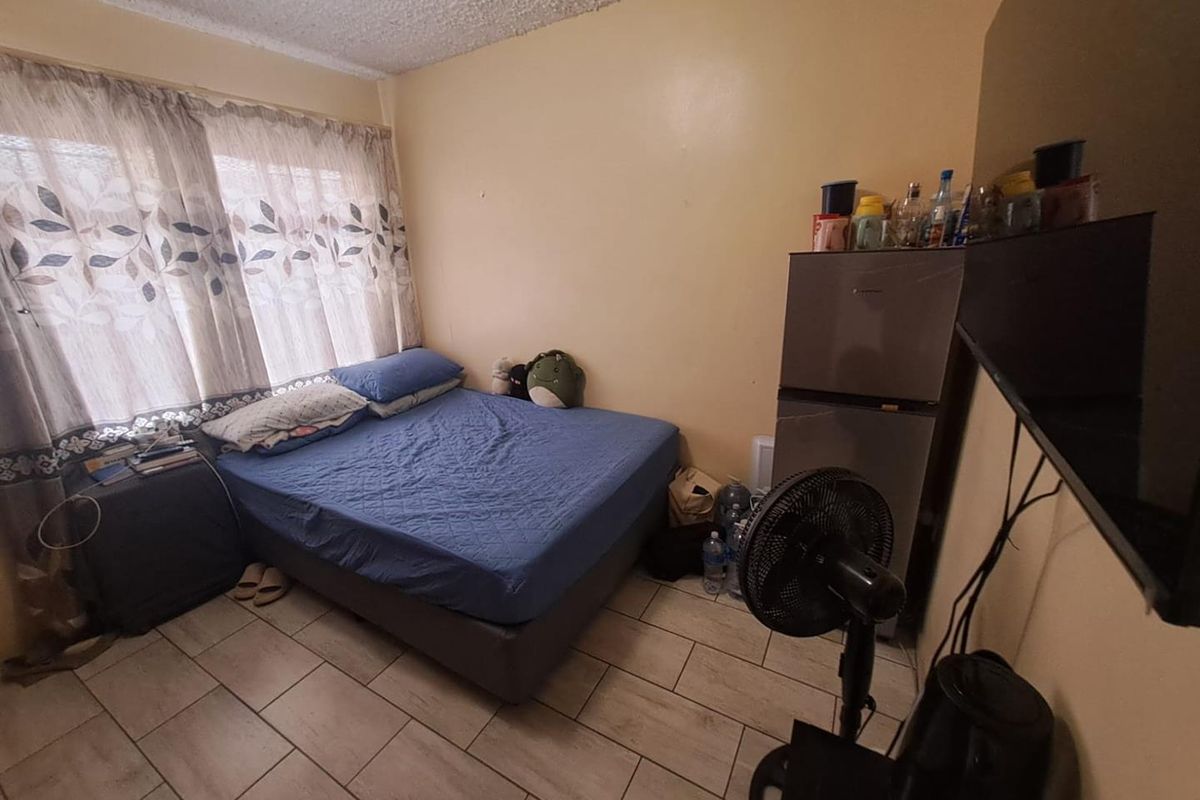 2 Bedroom Flat for sale - Photo 5