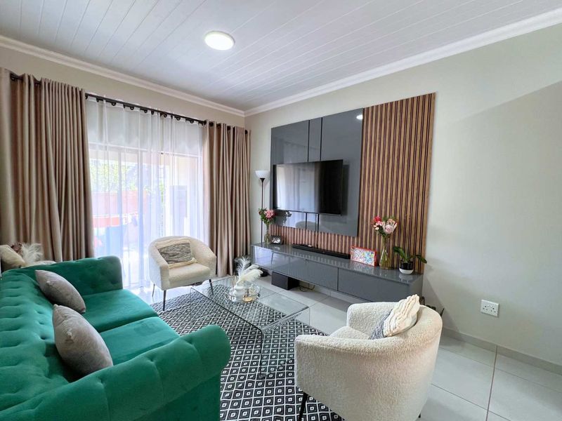 Two bedroom home in secure Estate - Photo 4