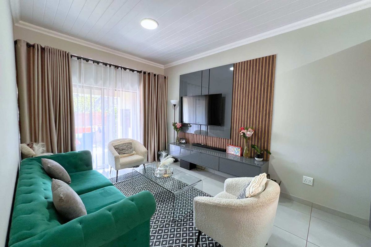 Two bedroom home in secure Estate - Photo 4