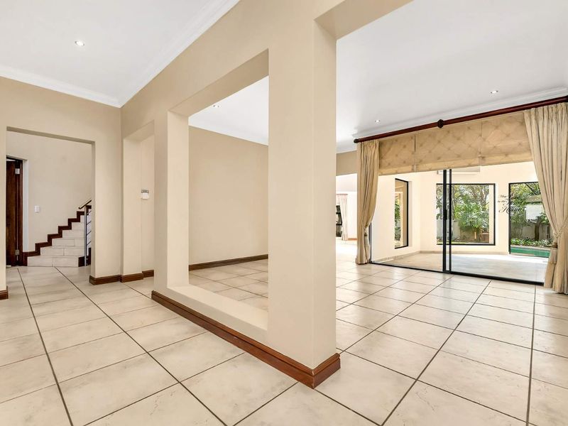 MODERN HOME OFFERING THE FINEST LIFESTYLE IN FOURWAYS GARDENS - Photo 5