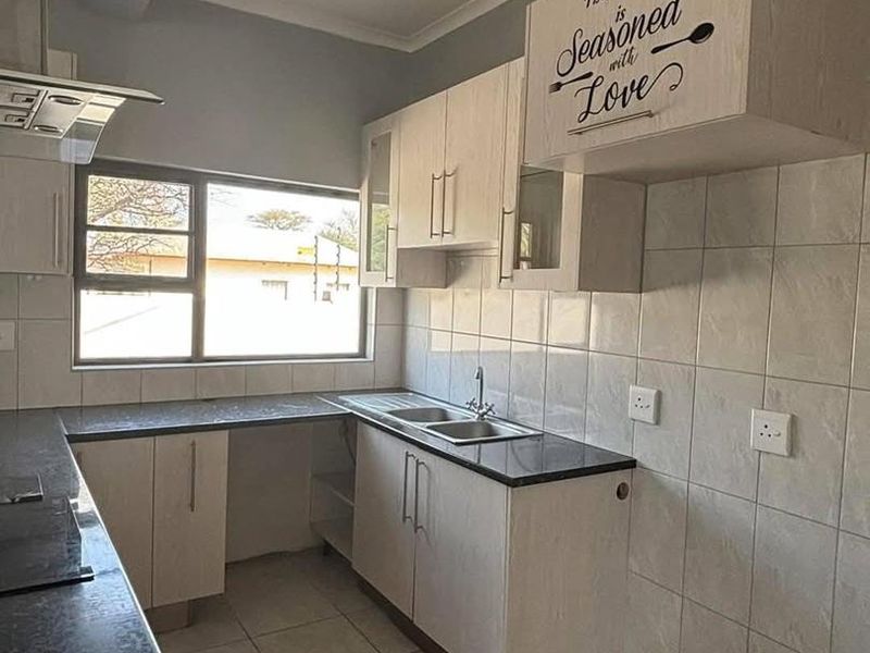 3 Bedroom Townhouse For Sale in Okahandja - Photo 3