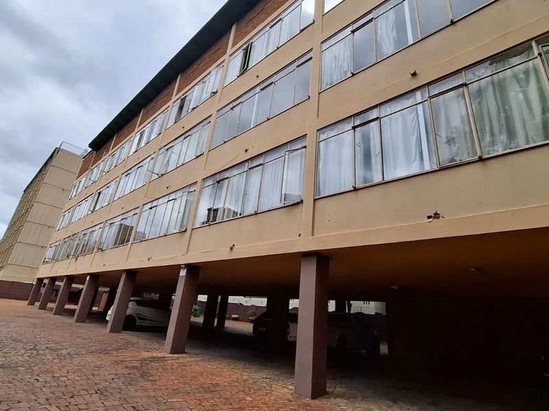 **Charming Shared 2-Bedroom Unit in Quiet Neighborhood – Ideal for Students** - Photo 2