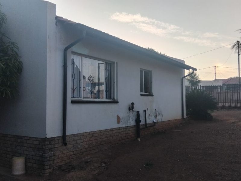 2 Bedroom House For Sale in Odinburg Gardens - Photo 4