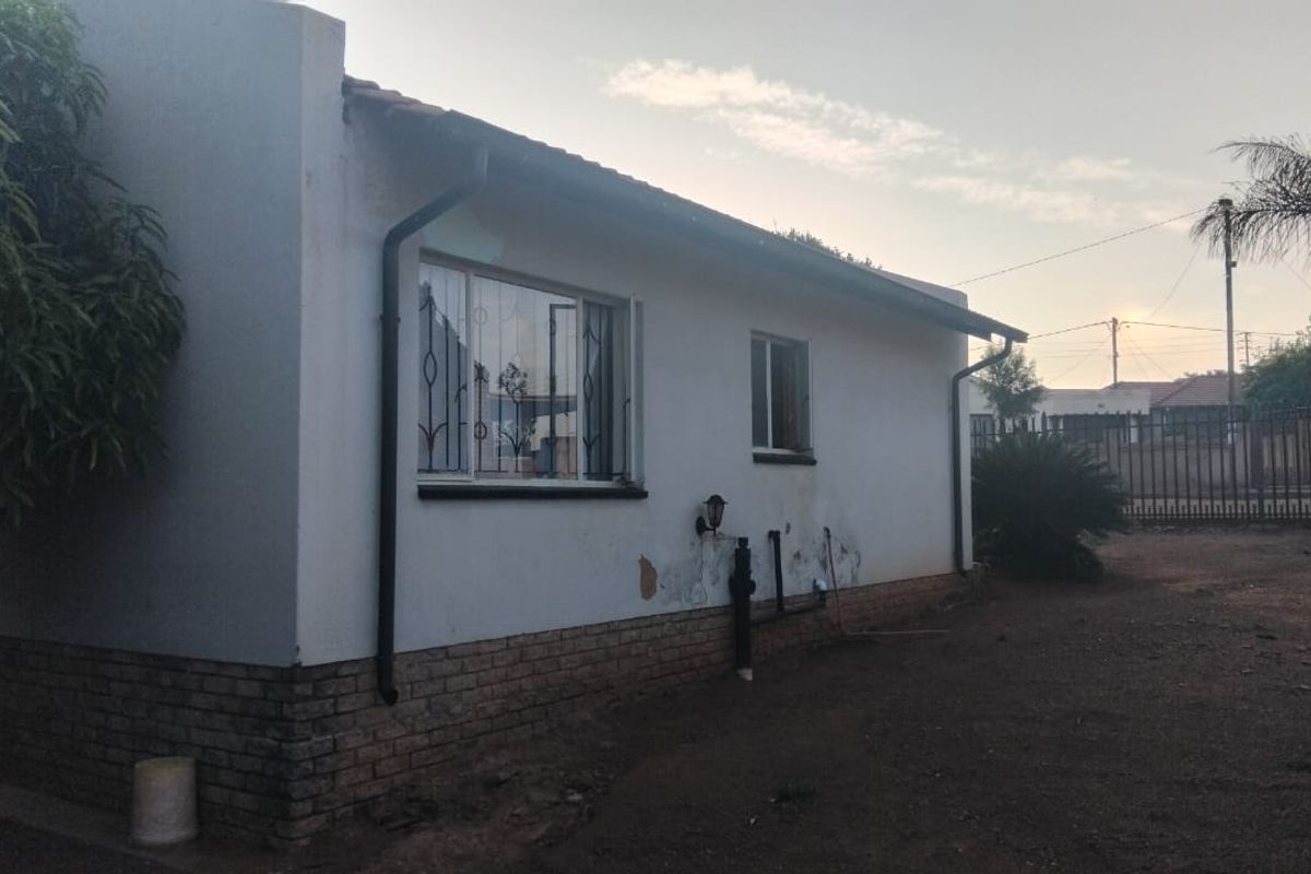 2 Bedroom House For Sale in Odinburg Gardens - Photo 4