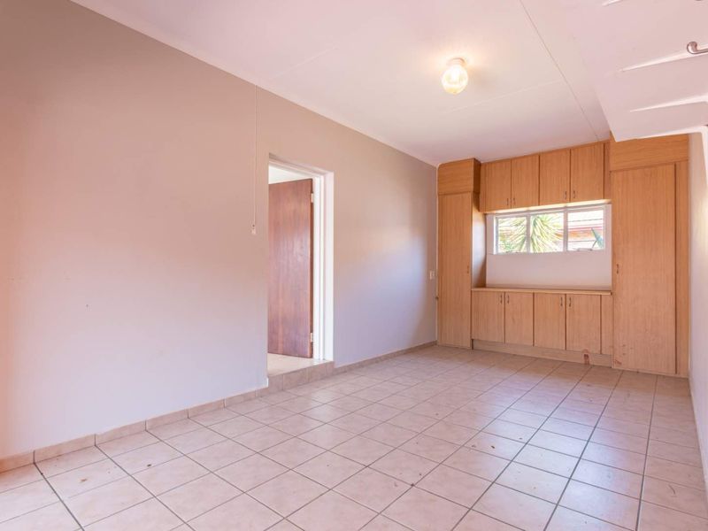 Charming Retirement Living - Photo 10