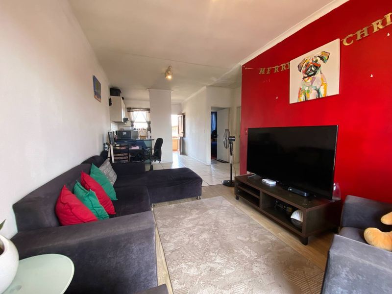 Charming North-Facing Top Floor Apartment in Rabat Village - Photo 6