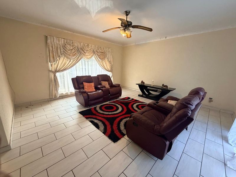 Your Perfect Home Awaits in Klerksdorp - Photo 2