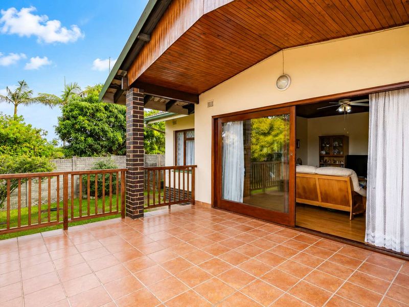 Priced To Sell!!! Spacious Amanzimtoti Family Home with Granny Flat, Pool & Exceptional Parking on 1,984m2 - Photo 6