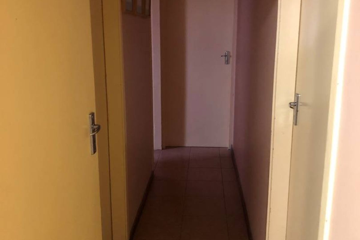 Renovaters dream with potential. - Photo 4