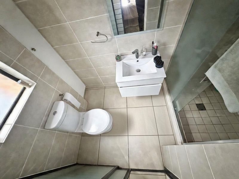 Very Well Priced 2 Bedroom On The Greenbelt For Sale In The Reid!!! - Photo 7