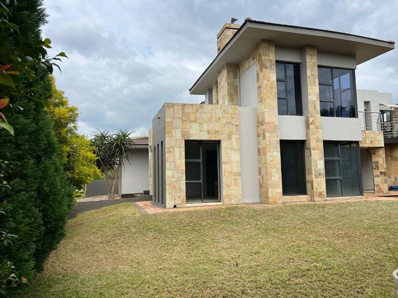 FAMILY HOME FOR RENT IN LOMBARDY ESTATE EAST OF PRETORIA - Photo 2