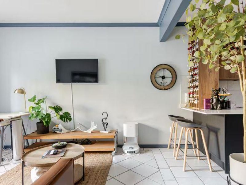 Investing or buying your first home? This first floor apartment is for you! - Photo 3