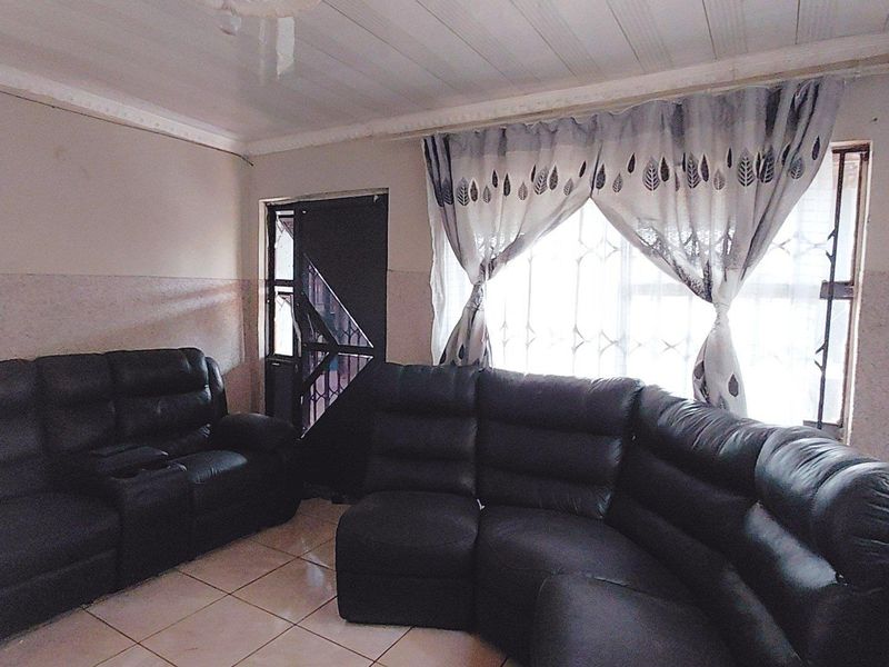 Your Dream Home Awaits Near Palm Springs & Eyethu Mall! - Photo 9