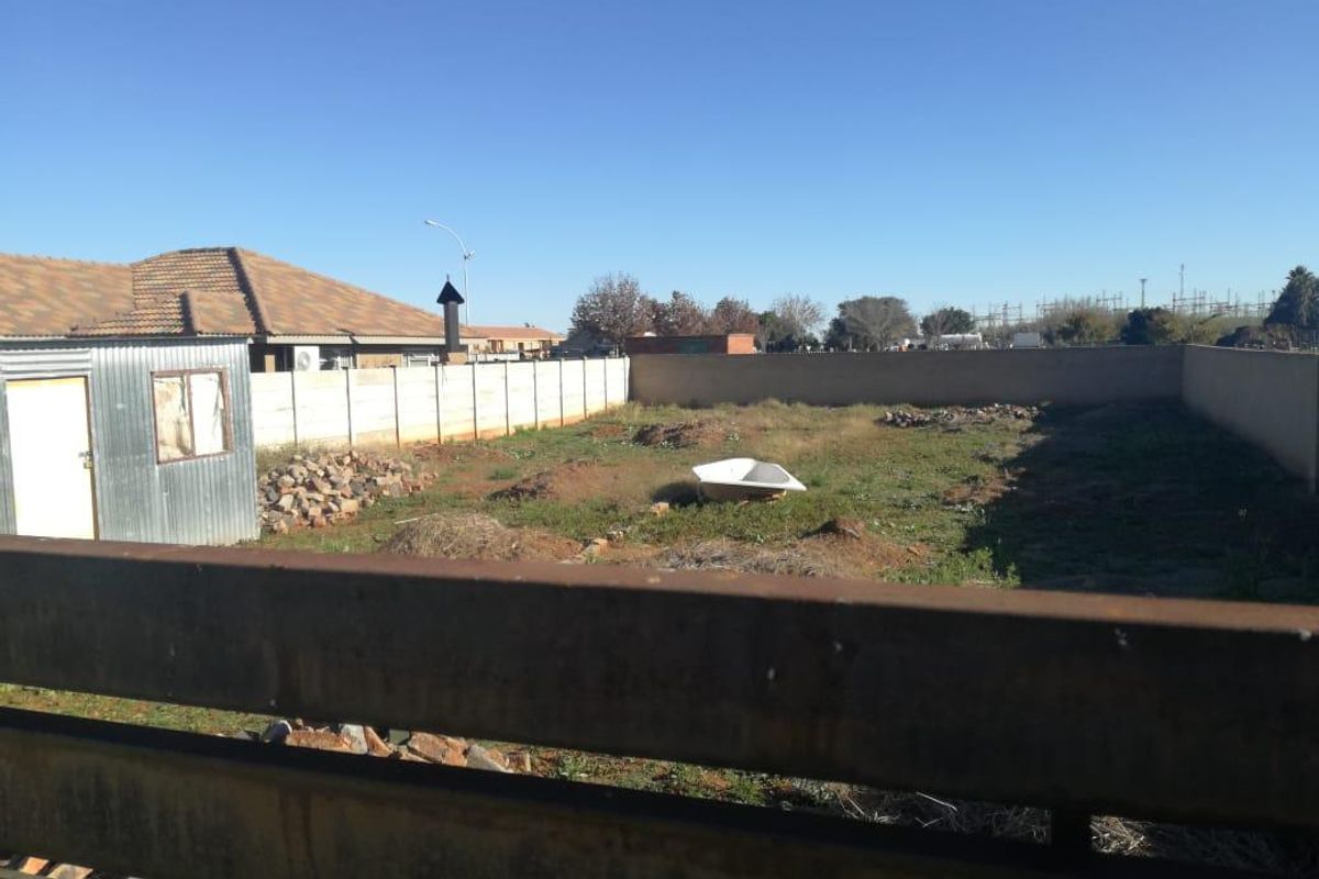 ono this Lovely enclosed Stand for sale in Rothdene - Photo 3