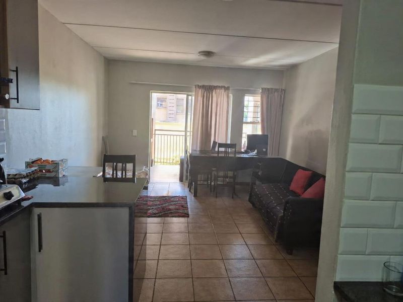 Spacious 2-bedroom, 2-bathroom first-floor apartment for Sale - Photo 8
