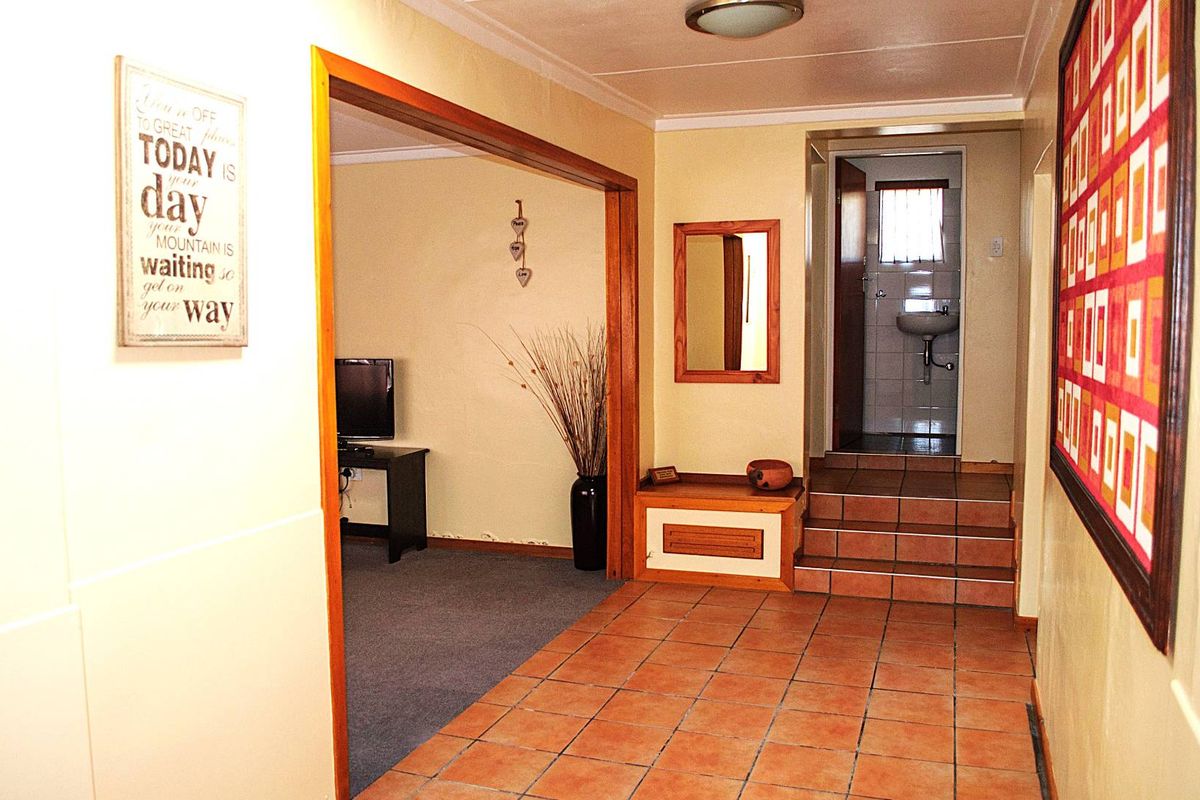 Lüderitz 8-Bedroom Coastal Investment Property – Multi-Unit Guesthouse with Rent-to-Buy Option - Photo 5