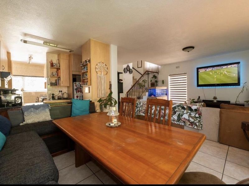 Elevated Family Living in a Secure Glenvista Setting - Photo 4