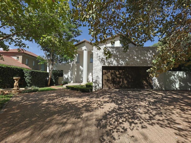 STYLISH ENTERNAINER'S DREAM IN THE PRESTIGIOUS BOARDWALK MANOR ESTATE - Photo 3