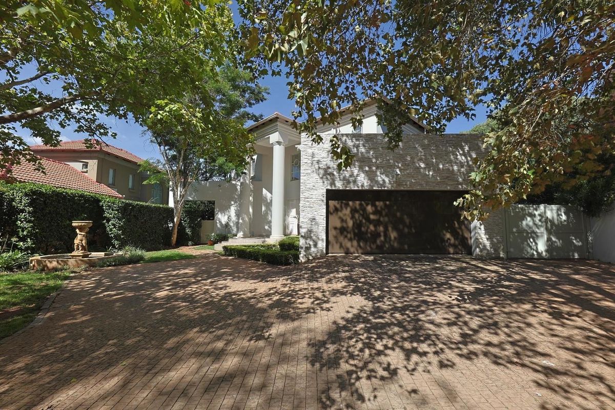 STYLISH ENTERNAINER'S DREAM IN THE PRESTIGIOUS BOARDWALK MANOR ESTATE - Photo 3